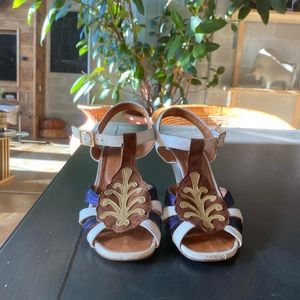 CHIE MIHARA LEATHER SANDALS WITH CUTOUTS AND GOLD DETAILING